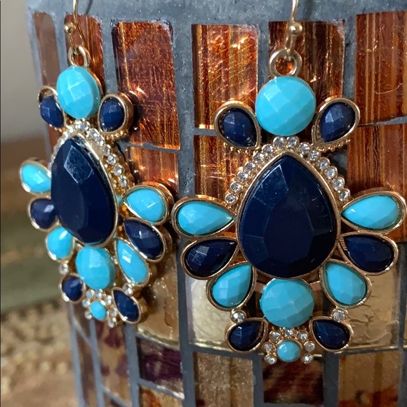 Pretty Blue Dangle Earrings - Picture 6 of 7